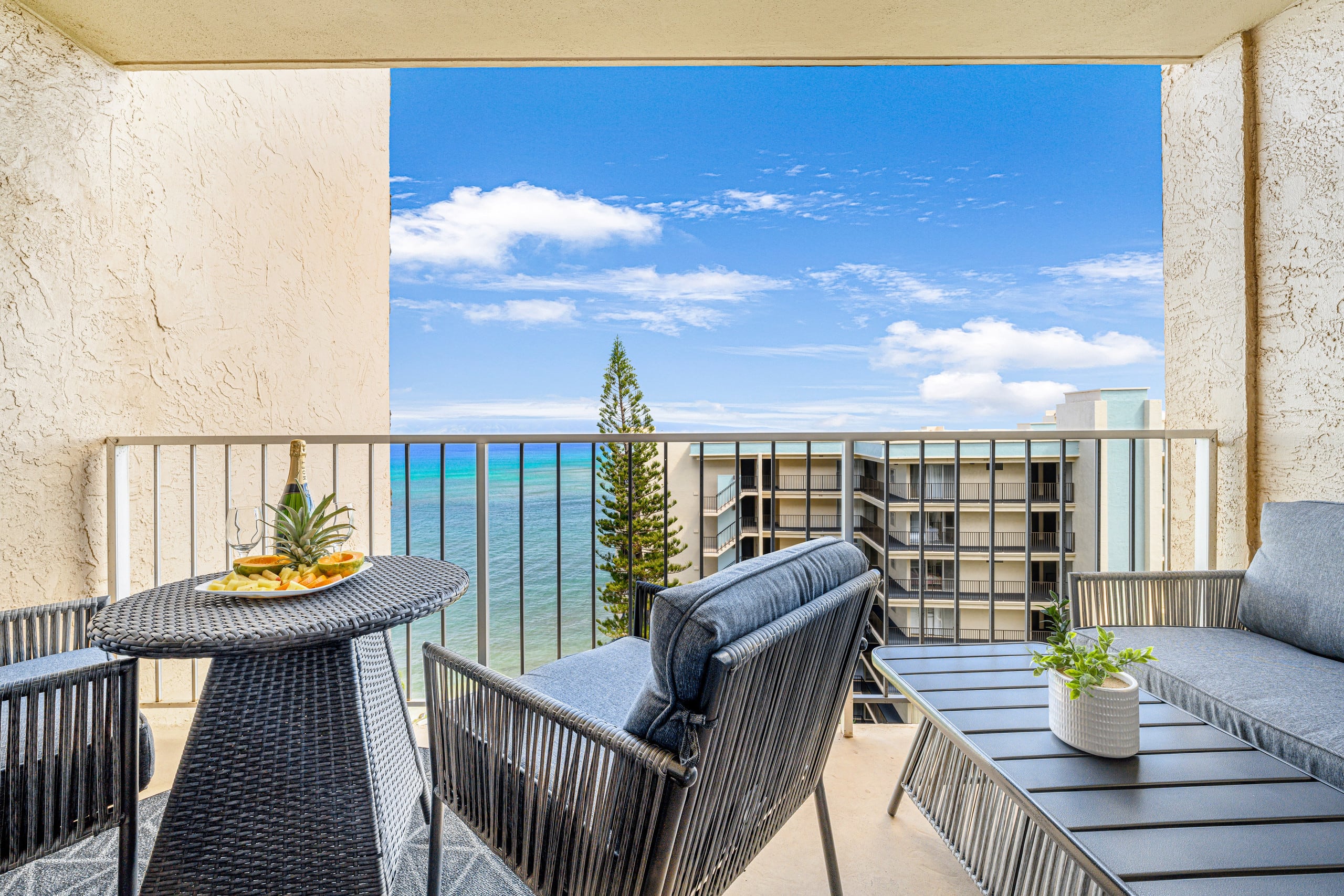 Condo in Lahaina · ★4.93 · Studio · 2 beds · 1 bath - Image 17