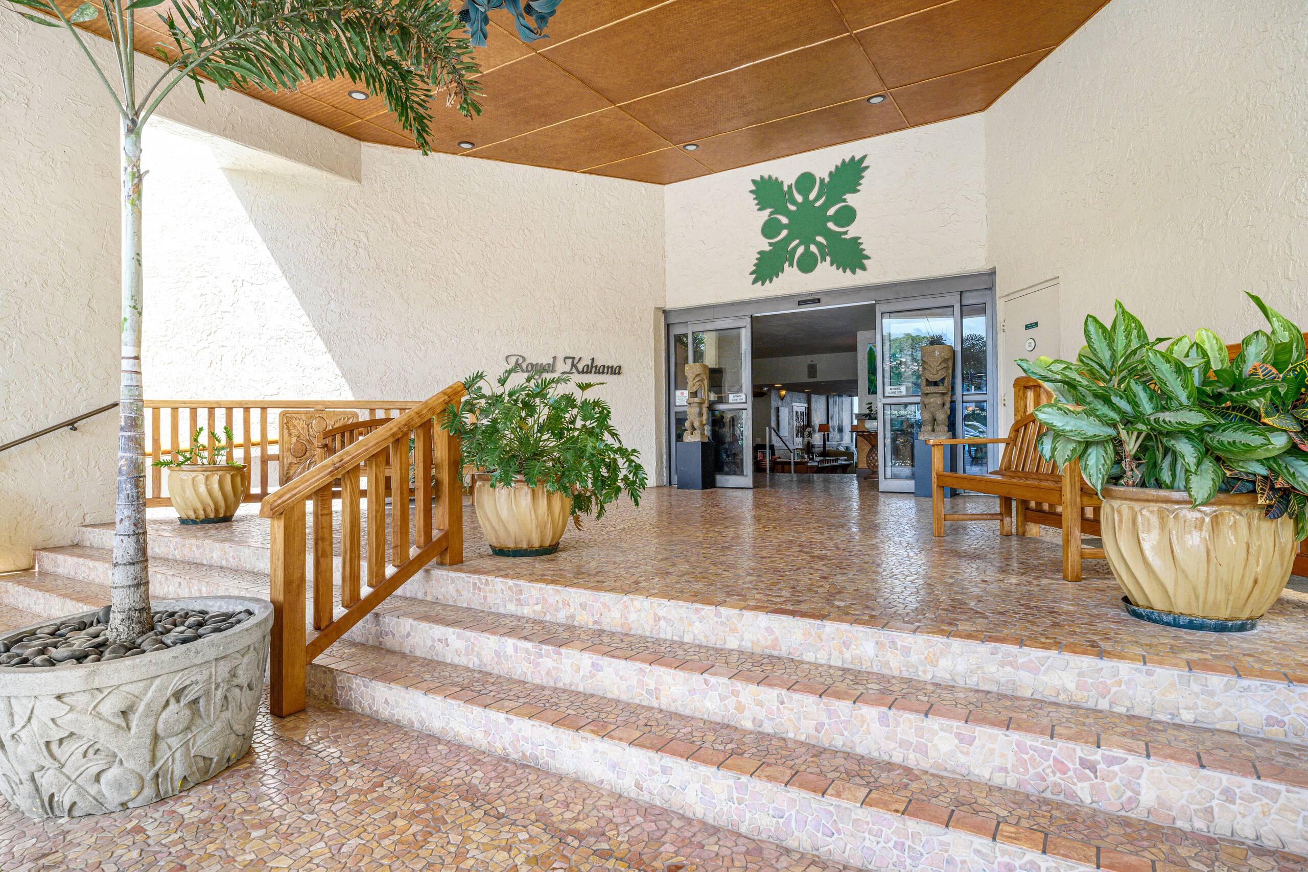 Condo in Lahaina · ★4.93 · Studio · 2 beds · 1 bath - Image 38