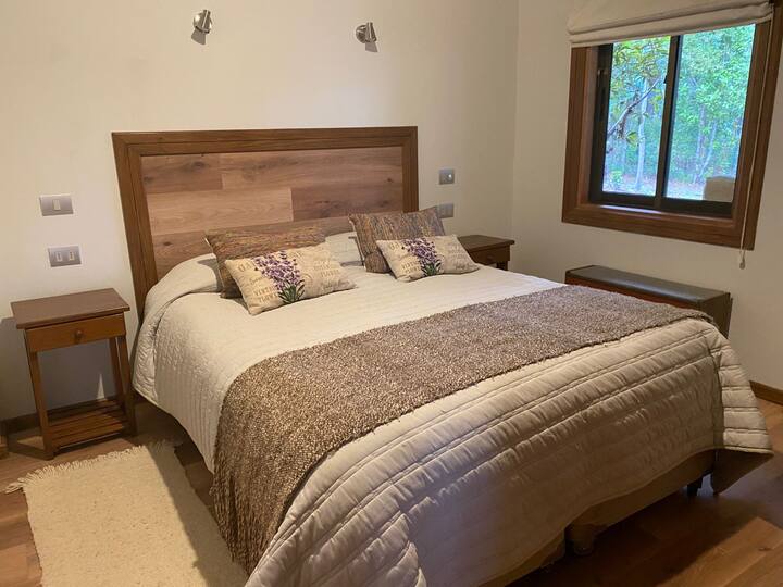 Habitación como cama 2 plaza y baño en suite. 