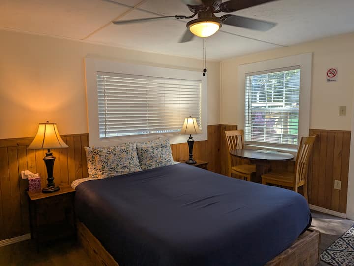 Woodland Villa Cabin 11 - Klamath, CA