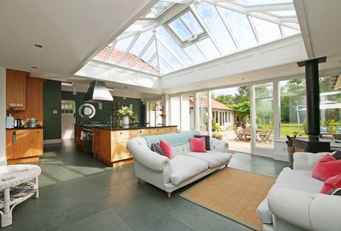 Luxury house in an acre of gardens 15 mins to York