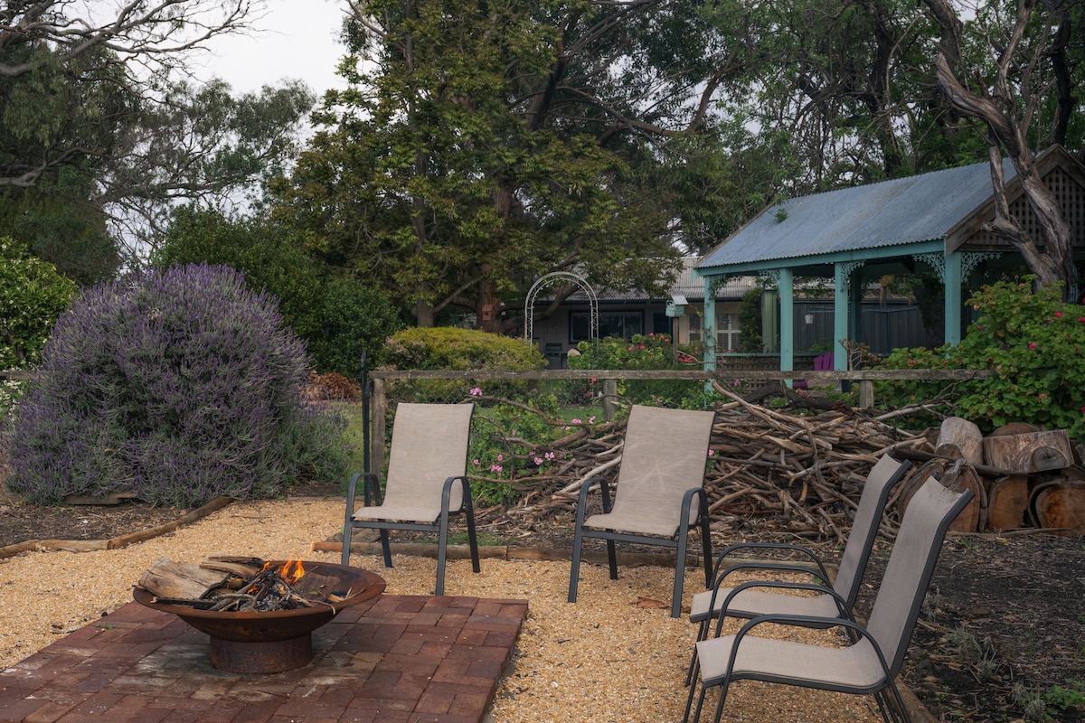 Jasmine's Cottage Barossa Valley Vineyard Views
