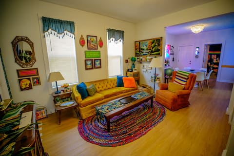 Popular Airbnb listing: Retro Home near Downtown & Beach: Concert & Sports in Detroit Shoreway