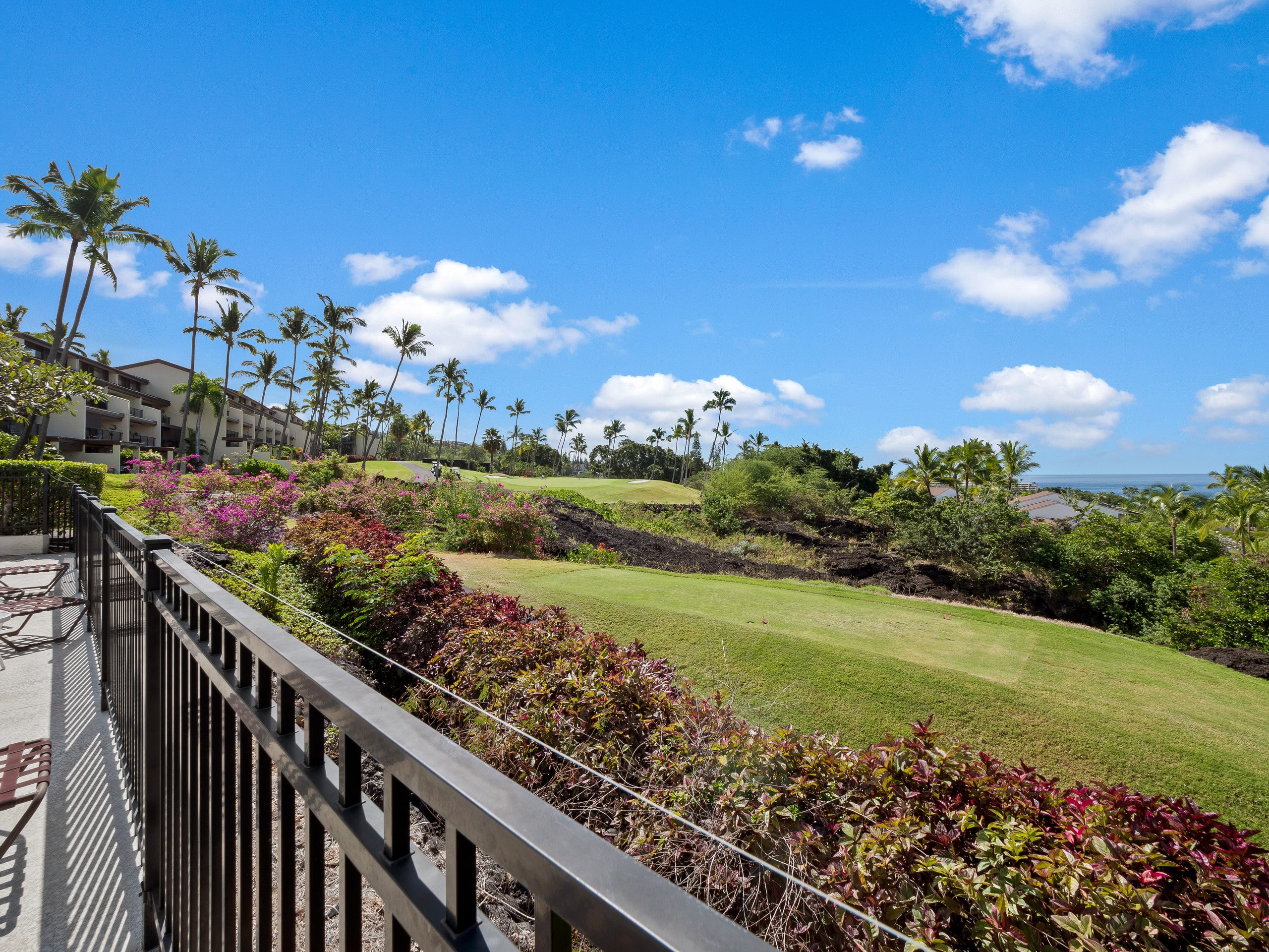 Condo in Kailua-Kona · ★4.9 · 2 bedrooms · 3 beds · 2 private baths - Image 41