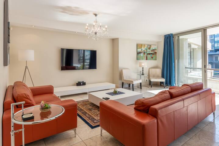 Royal V&A Waterfront 2 Bed 2.5 Bath Luxury gallery image 5