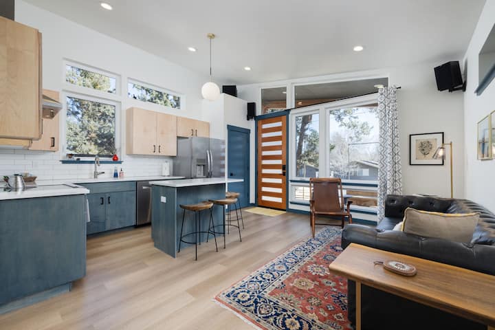 Bright, Modern Home with Full Kitchen & EV Charger