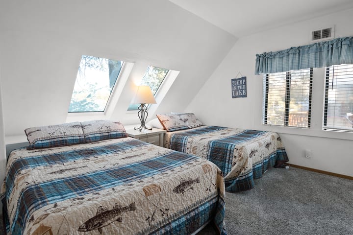 卧室3 - 2张双人床/全功能床，位于二楼