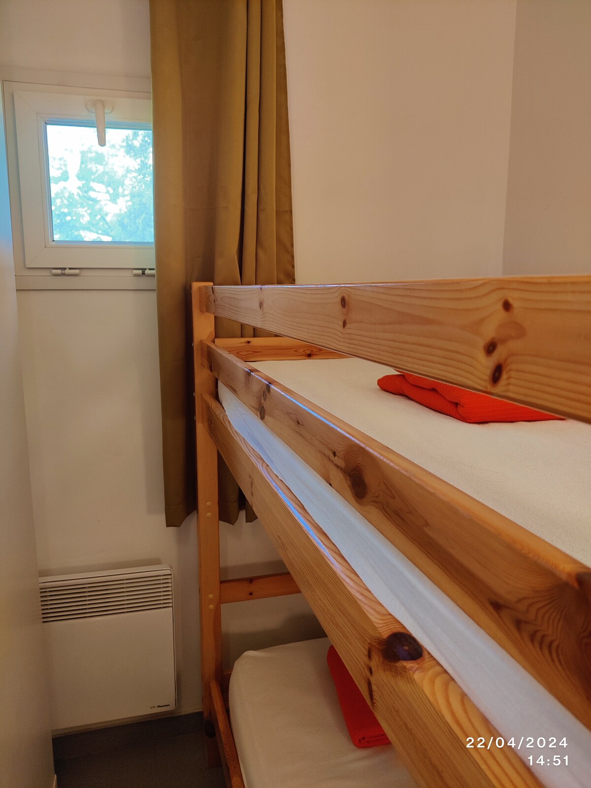 Zrub s poschodovými lôžkami 2 x 90.