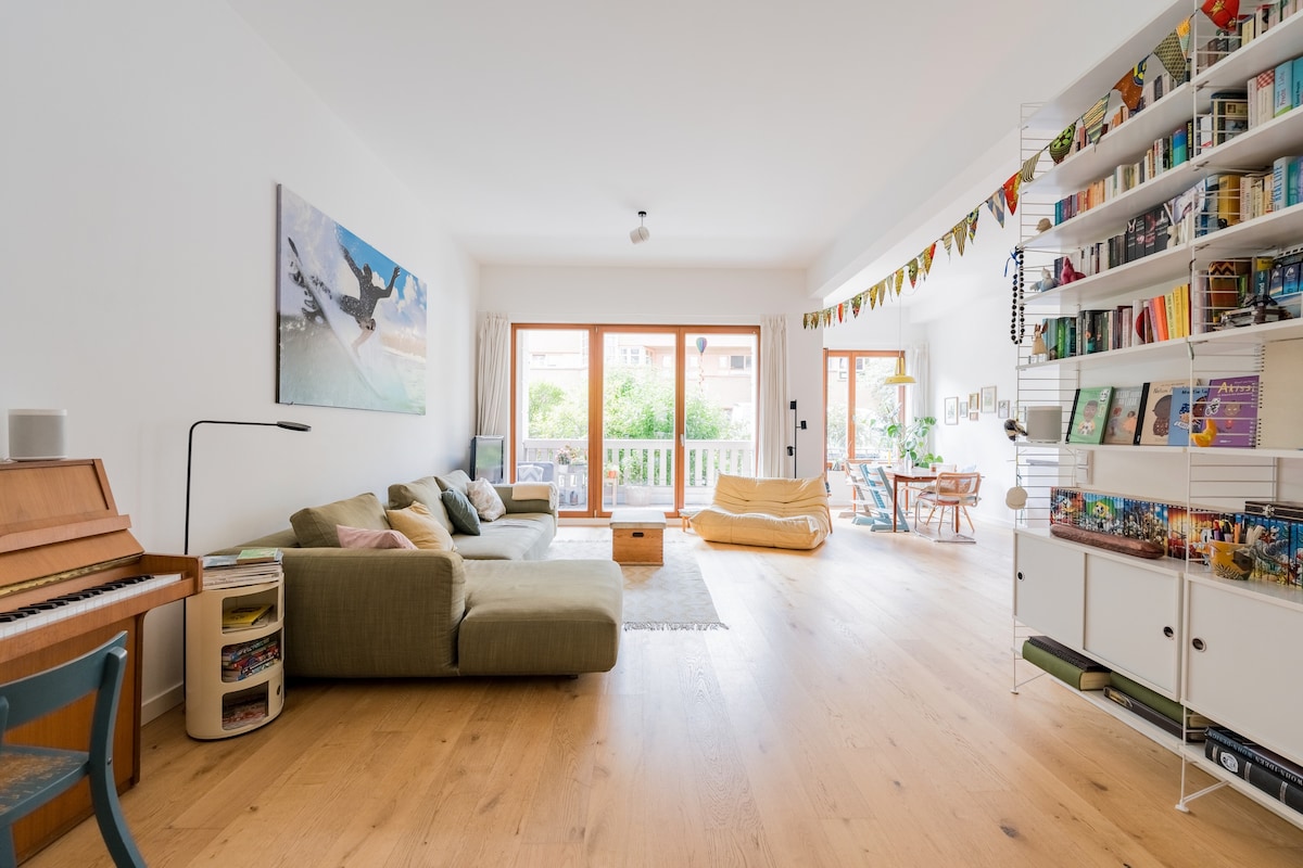 Top performing Airbnb: Luxurious, spacious, family flat, central Berlin in Schöneberg