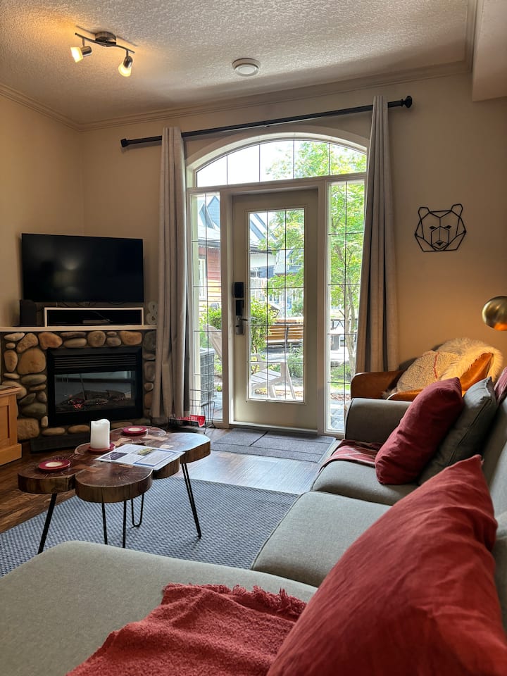 Mountain Chalet In Canmore/banff, Huge Heated Pool - Alberta
