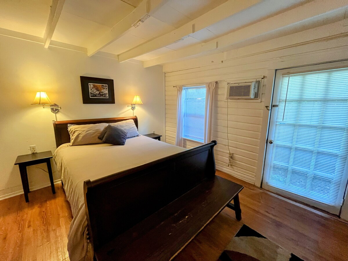 South Congress Apartment