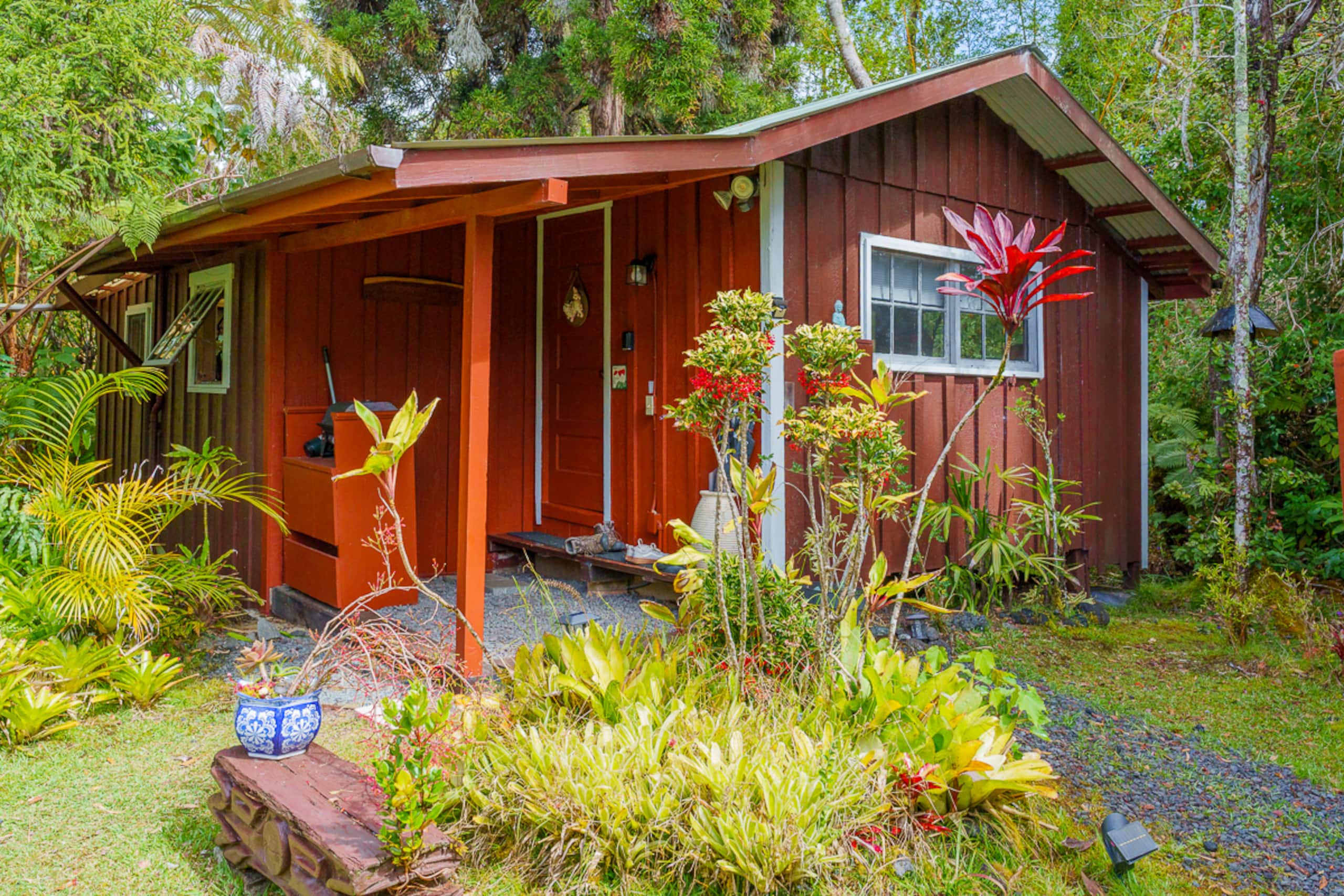 Cabin in Volcano · ★4.82 · 1 bedroom · 1 bed · 1 bath - Image 1