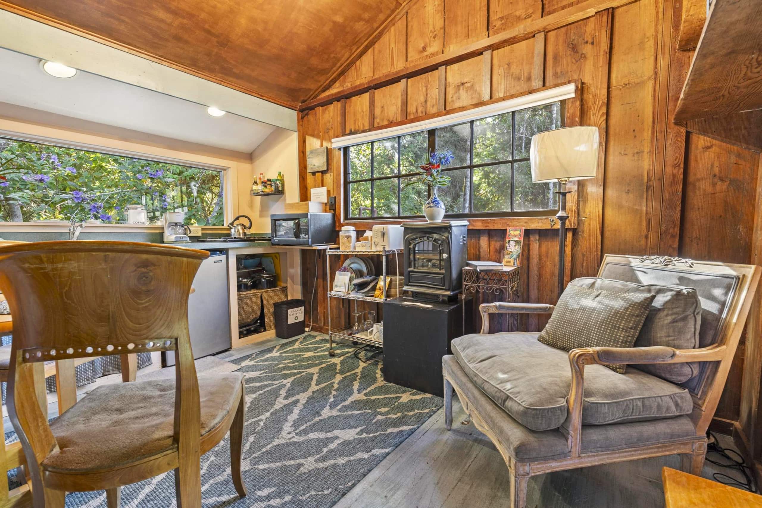 Cabin in Volcano · ★4.82 · 1 bedroom · 1 bed · 1 bath - Image 3