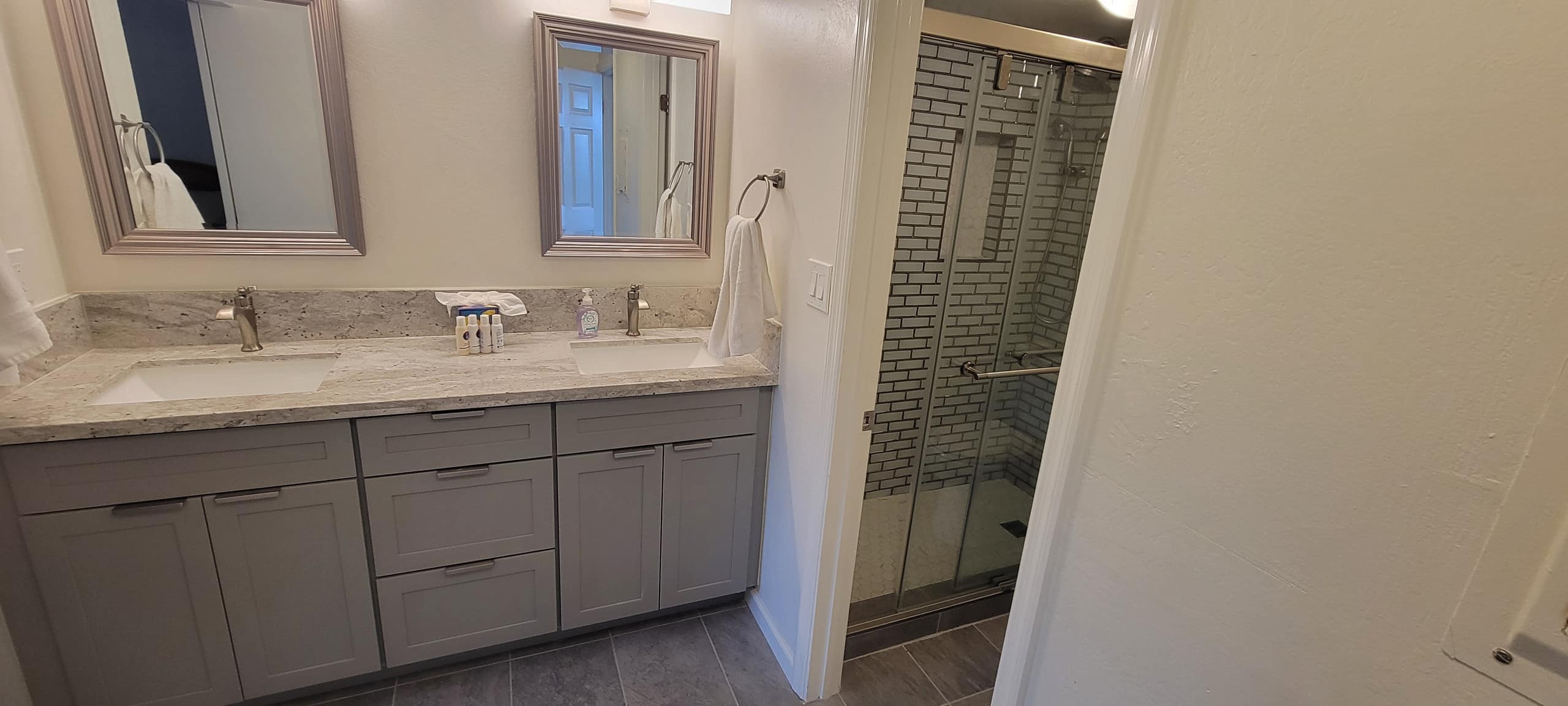 Condo in Lahaina · ★4.36 · 2 bedrooms · 4 beds · 2 baths - Image 7