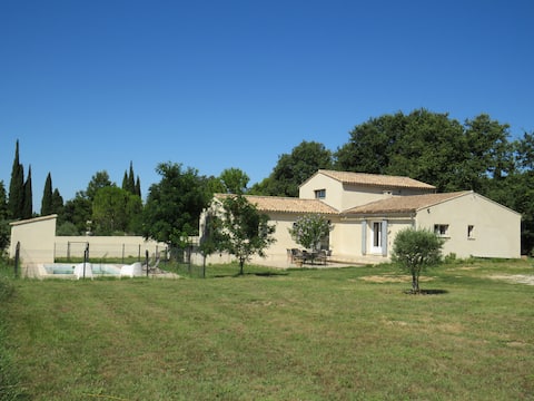 House facing the Luberon with pool - 5 Bedrooms