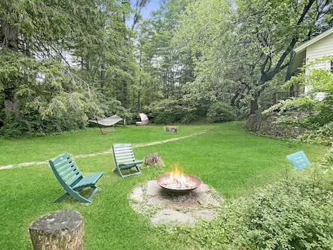 Creekfront 3BR |Walk to Town Center |Dog-Friendly