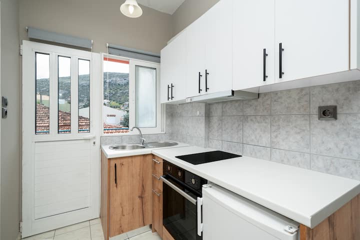 Dimitra's Apartment near Airport and beach