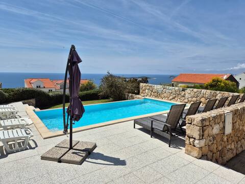 Villa with great sea views and pool