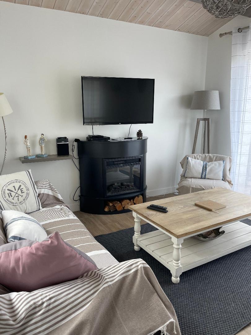 Top Airbnb: CHARMING RETAIL HOUSE with EVERY COMFORT in LA FLOTTE a La Flotte