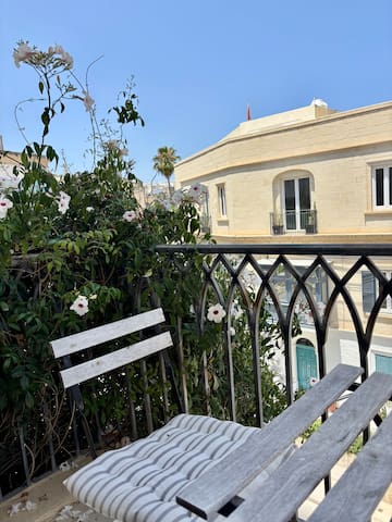 Simon's Pub managed Airbnb listing 3