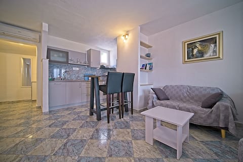 Top Airbnb: Apartment by the sea 1 in Općina Postira