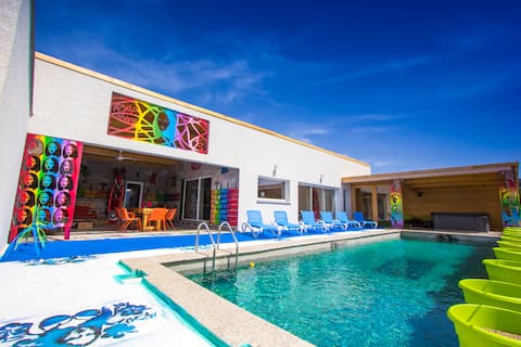 Villa Mona Graff – Pool, Jacuzzi, Art, 12 people