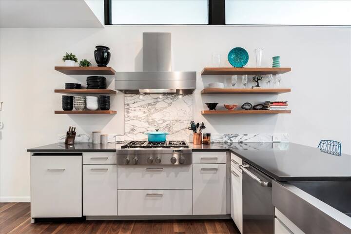 Modern Home in Zilker gallery image 5