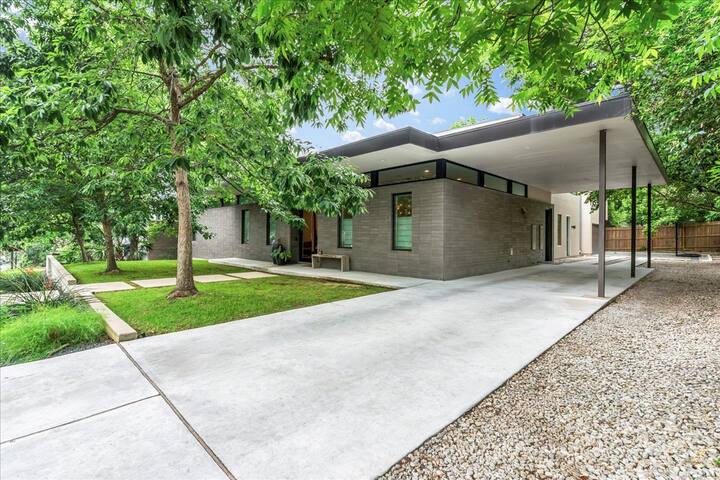 Modern Home in Zilker gallery image 2