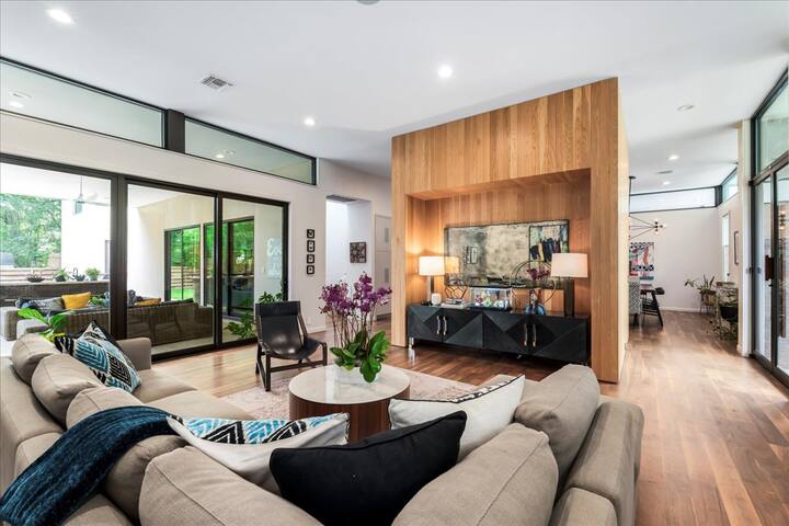 Modern Home in Zilker gallery image 3