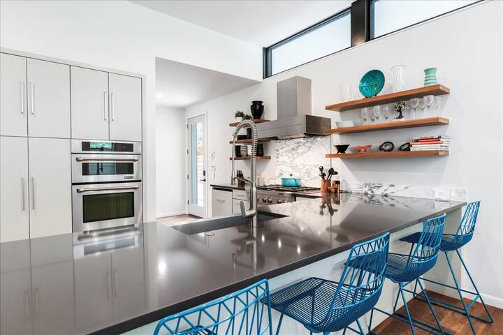 Modern Home in Zilker gallery image 4