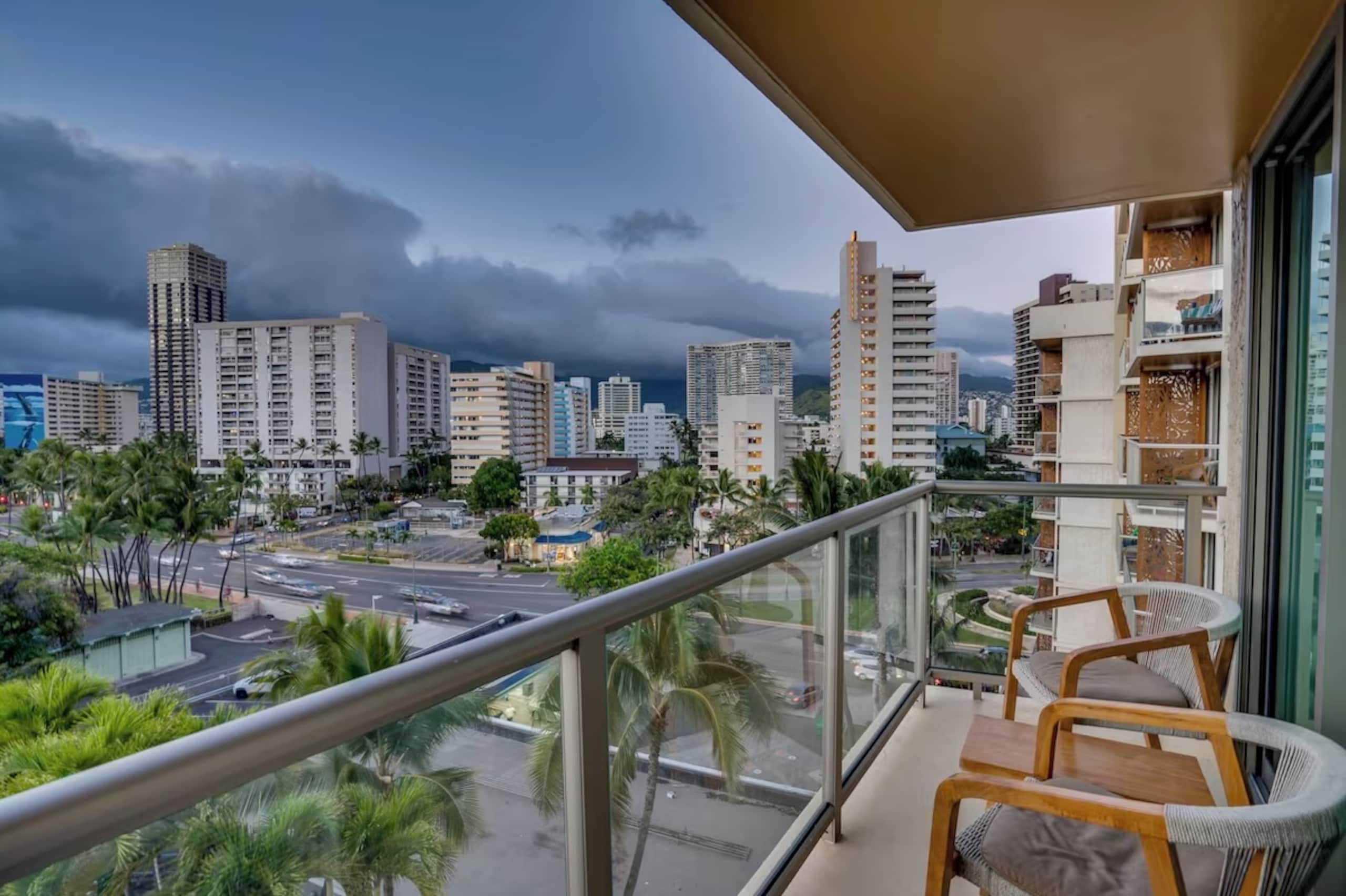 Waikiki 1 Bedroom Suite with Free Parking! - Image 26