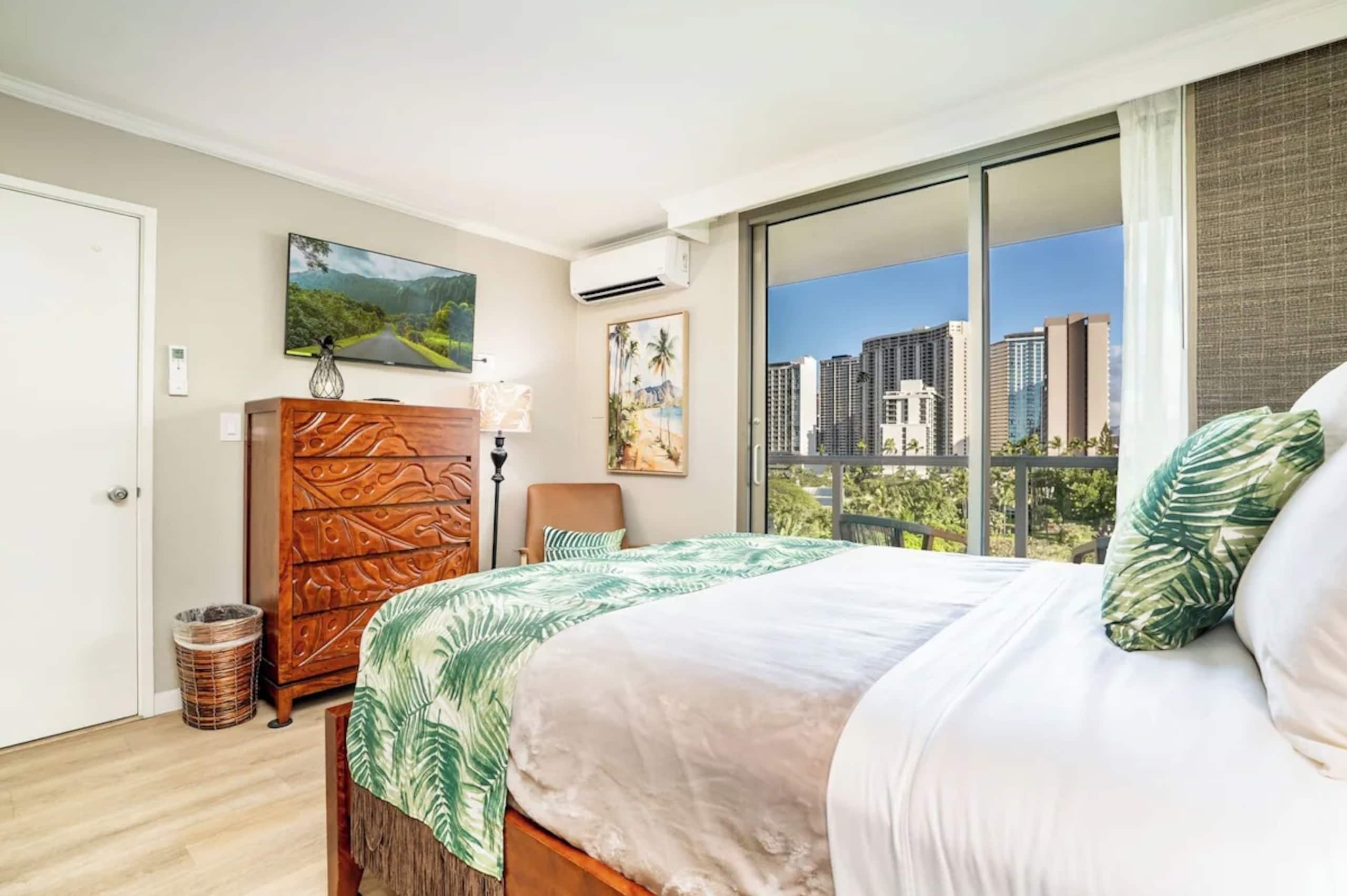 Waikiki 1 Bedroom Suite with Free Parking! - Image 22