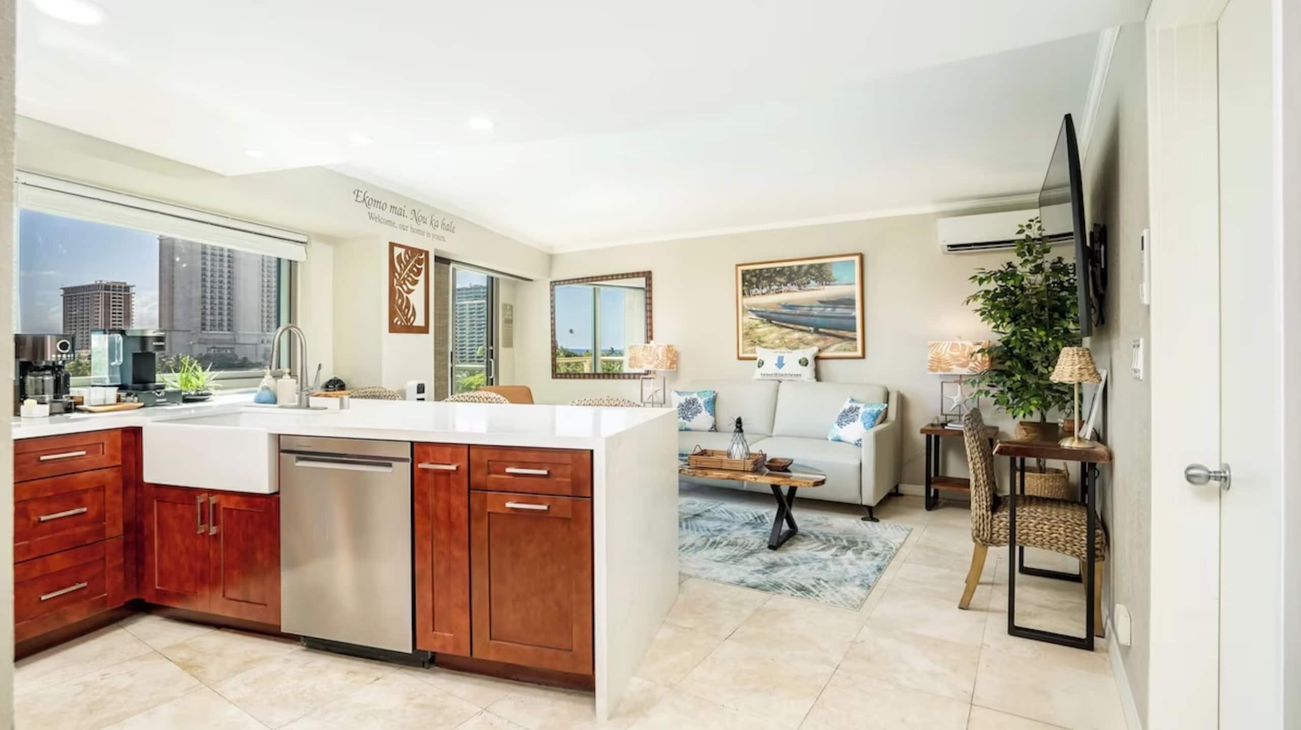 Waikiki 1 Bedroom Suite with Free Parking! - Image 7