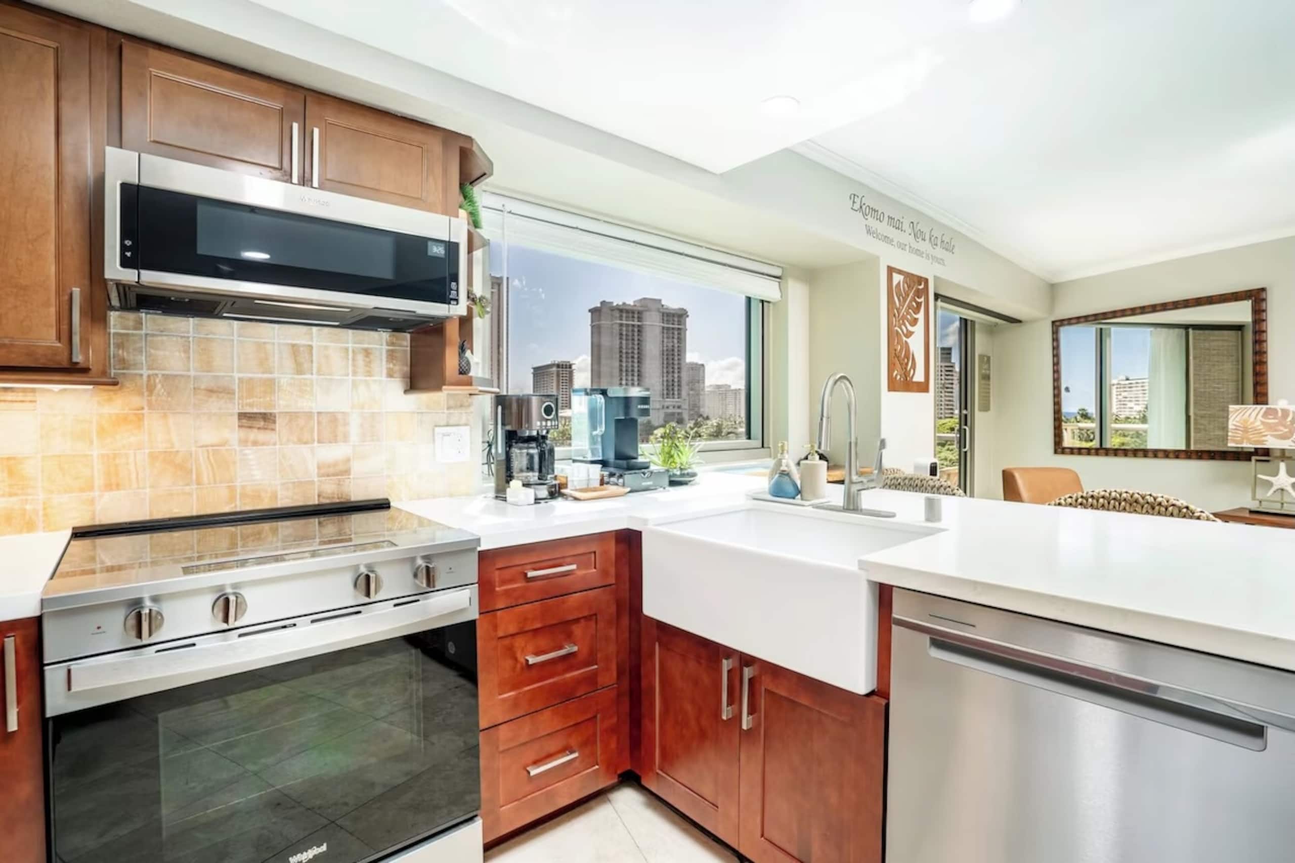Waikiki 1 Bedroom Suite with Free Parking! - Image 16