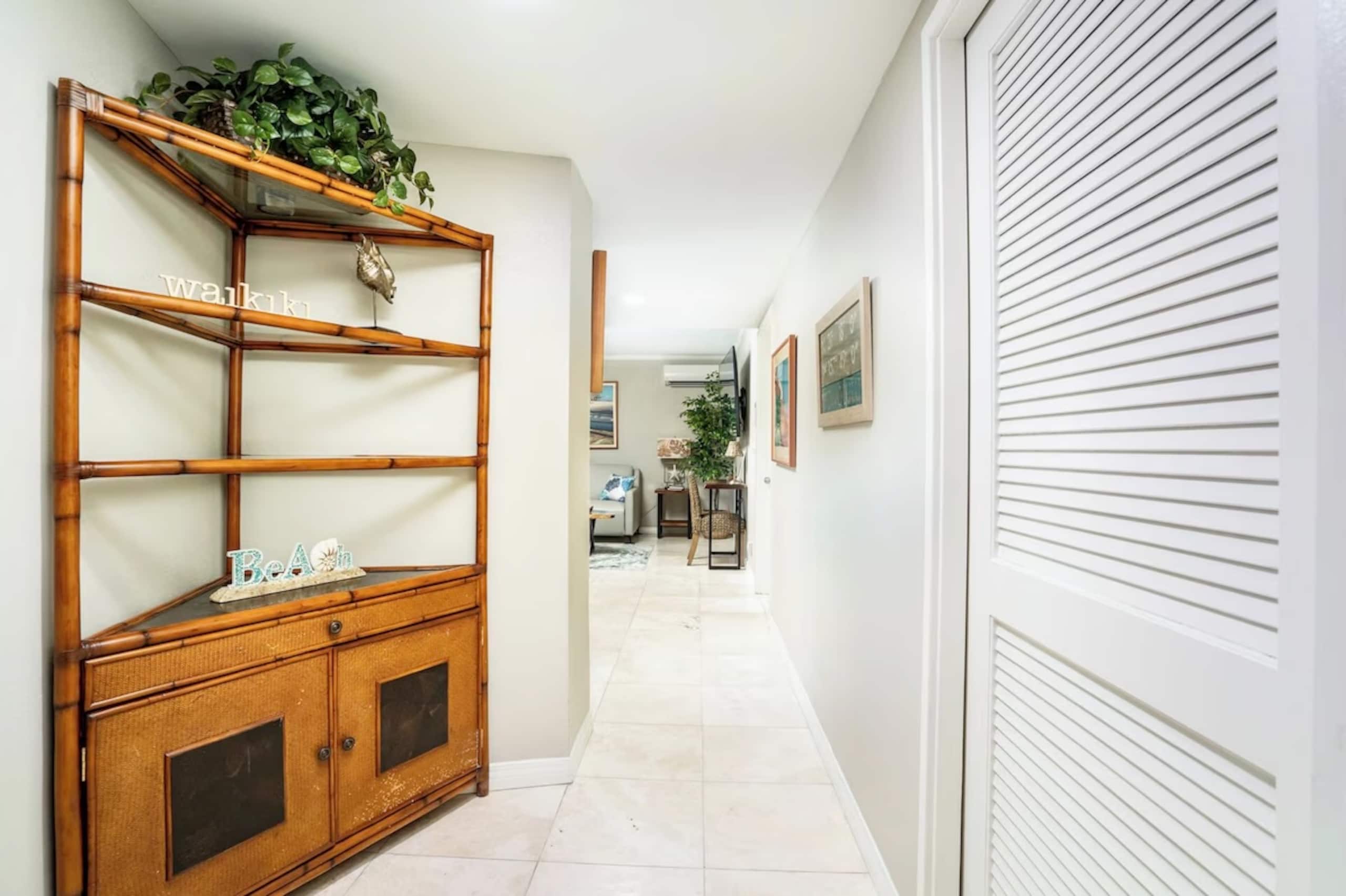 Waikiki 1 Bedroom Suite with Free Parking! - Image 6