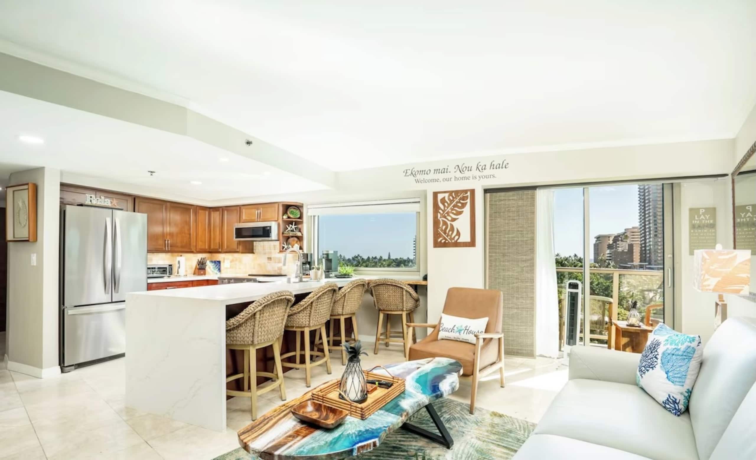 Waikiki 1 Bedroom Suite with Free Parking! - Image 1