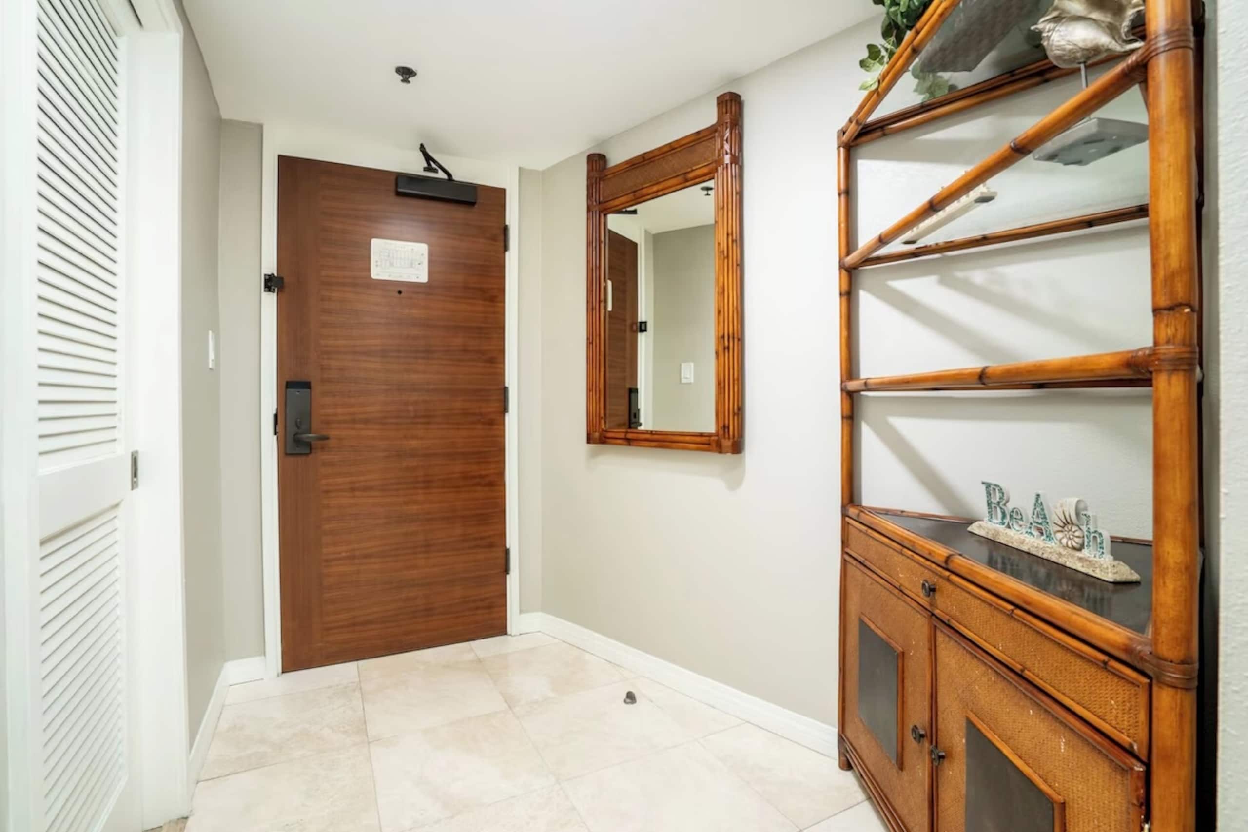 Waikiki 1 Bedroom Suite with Free Parking! - Image 5