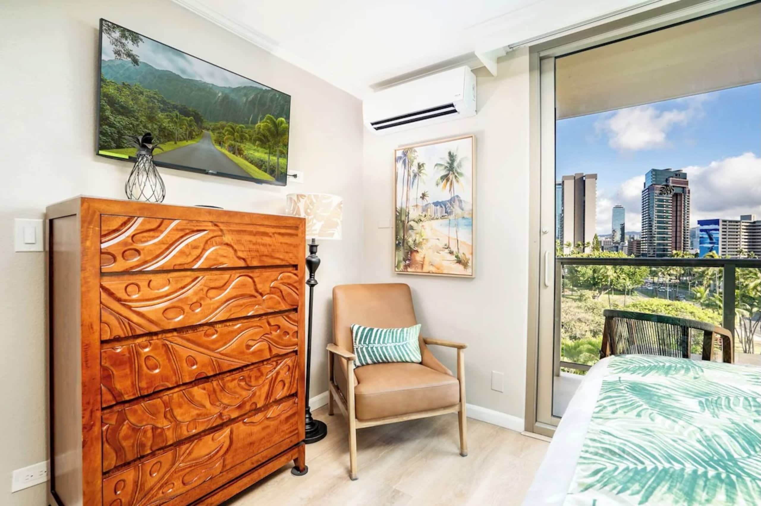 Waikiki 1 Bedroom Suite with Free Parking! - Image 24