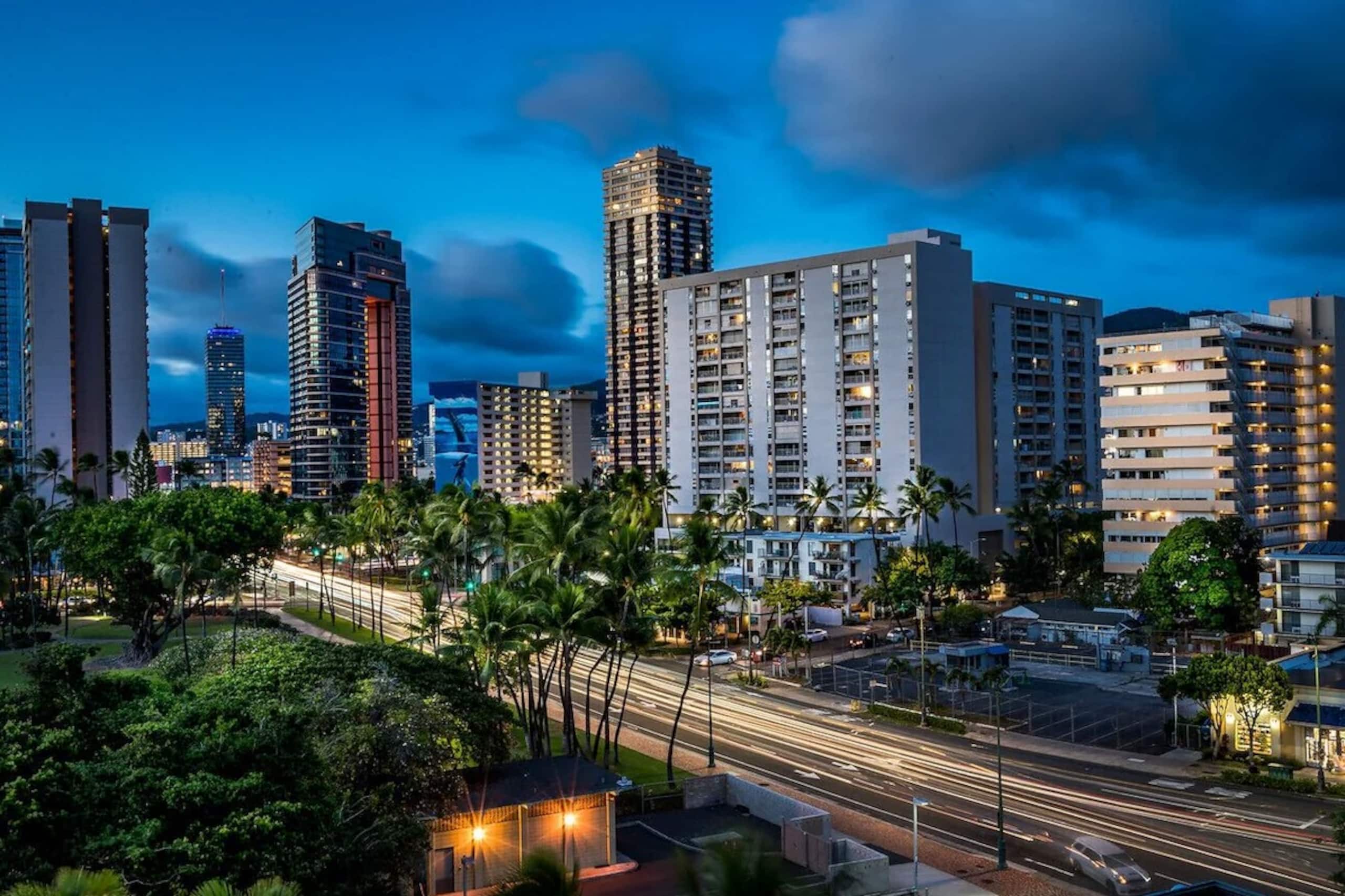Waikiki 1 Bedroom Suite with Free Parking! - Image 31