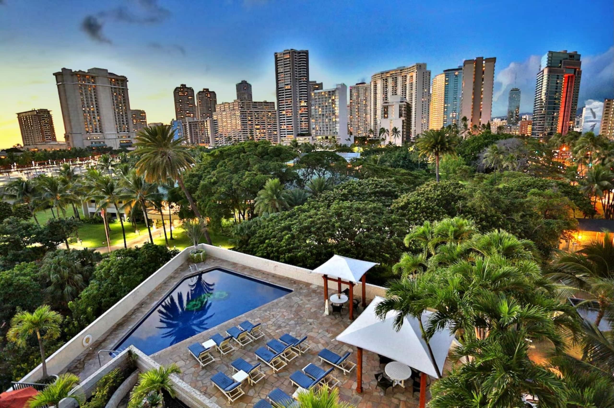 Waikiki 1 Bedroom Suite with Free Parking! - Image 32