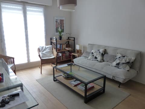 Top Airbnb: Functional and perfectly located 2 bedroom apartment in Centre Ville