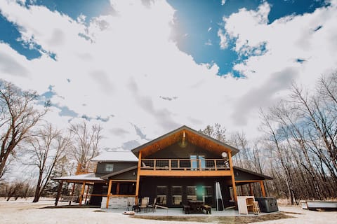 Luxury Up North Lodge+Hot Tub+Sauna+Group Getaways