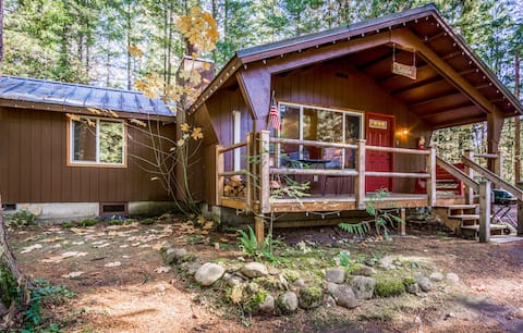 Sahalie Cabin near Hoodoo, Hot Springs, & Trails