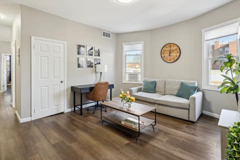 Walk to Downtown | Near Airport | 5Mi NYC | WiFi