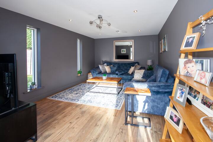 Large family home close to City Centre and Luas gallery image 2