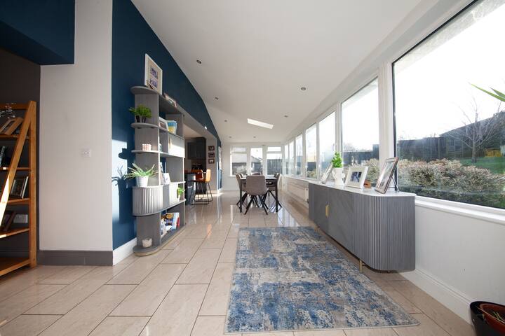 Large family home close to City Centre and Luas gallery image 3