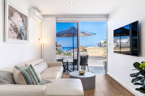 Successful Airbnb property: Steps from the sand . Beachfront apartment in Adelaide