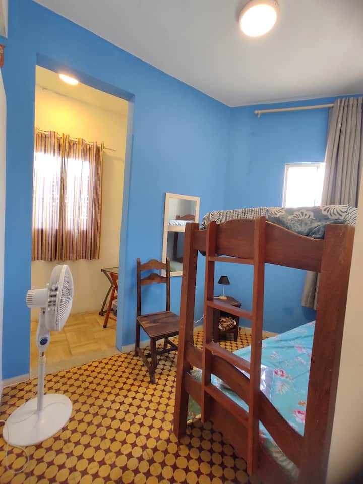 Apartmán s poschodovou posteľou a malou prístavbou