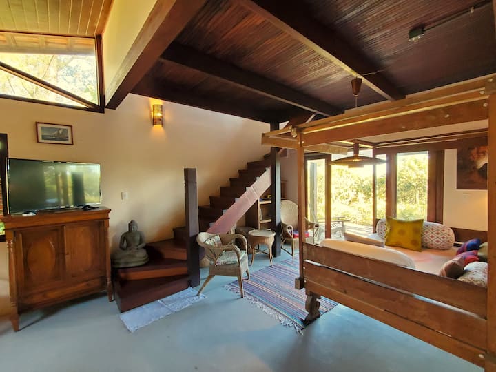 Dnevni boravak s pametnim televizorom i pristupom drugom katu sa sobom u apartmanu