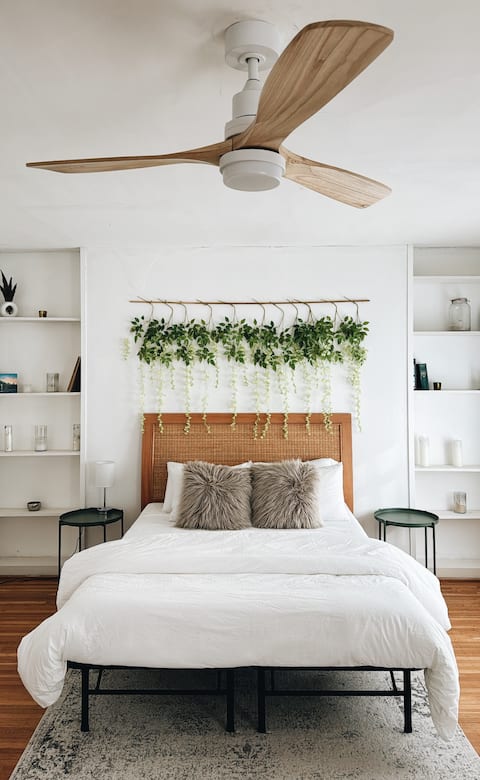 The Ripple Retreat, Walkable SoBro Home